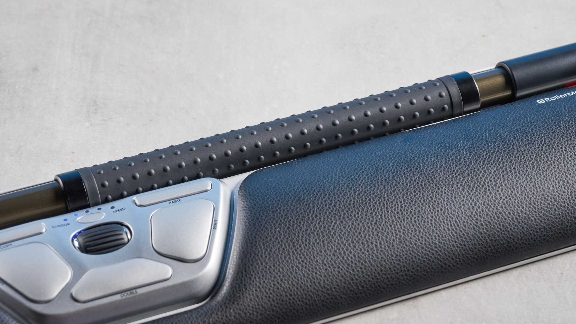 A close view of the Contour RollerMouse bar, buttons and padded front support. Image: Ashley Thieme / Future.