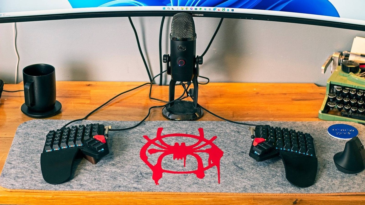 Make a Felt Desk Pad in a Size That Fits