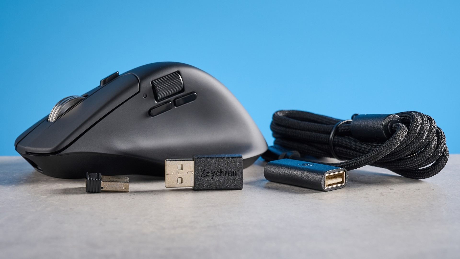 The Keychron M6 8K beside its connection accessories and braided cable. Image: Nikita Achanta / Future.