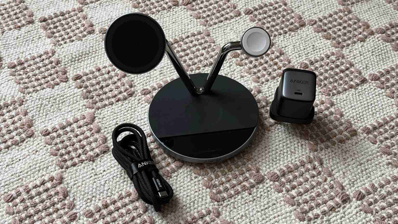 The Anker Prime wireless station beside its supplied power adapter and coiled input lead. Image: Future.