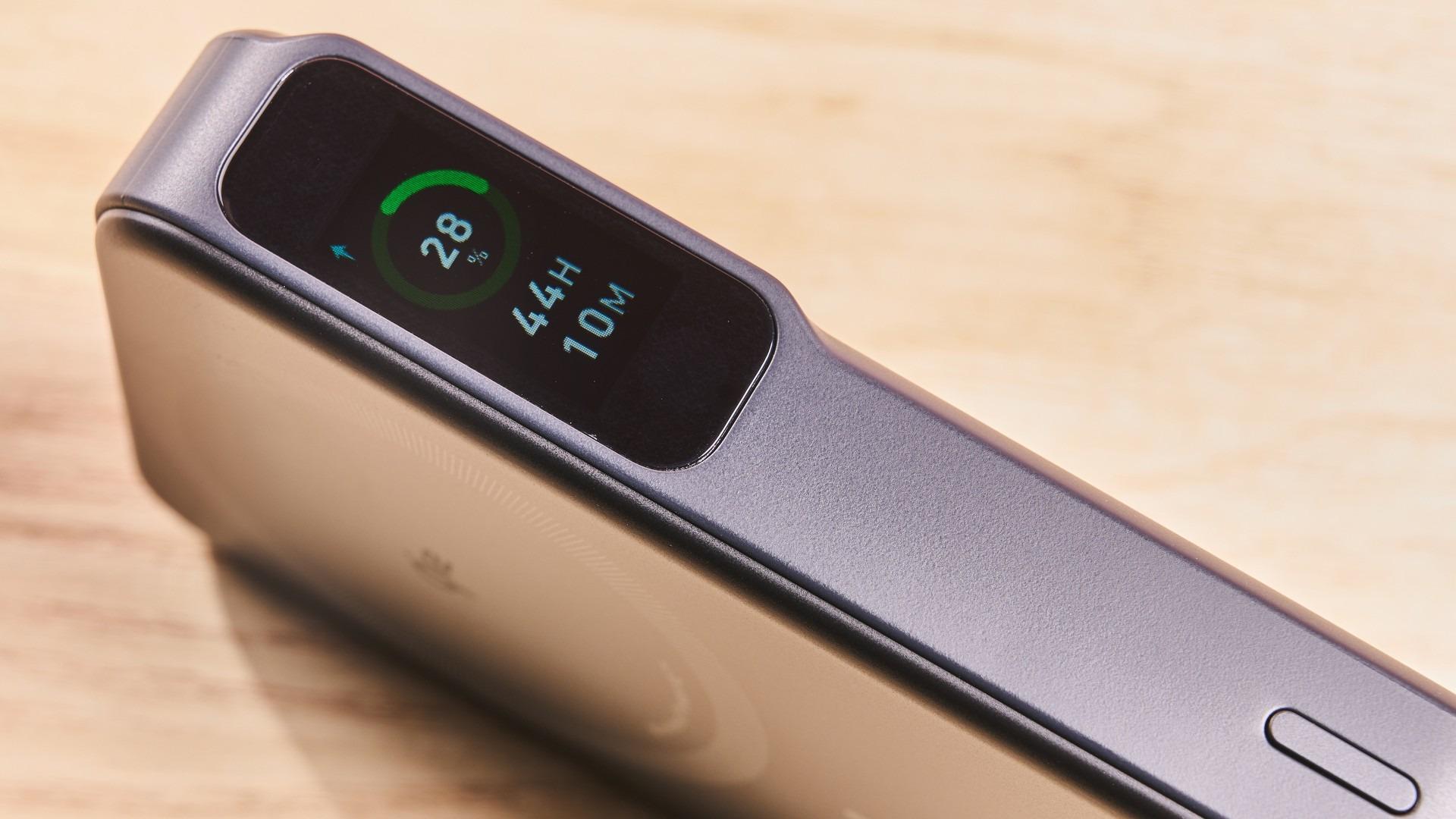 A close view of the MagGo power-bank display showing battery percentage and a remaining-time estimate. Image: Future.