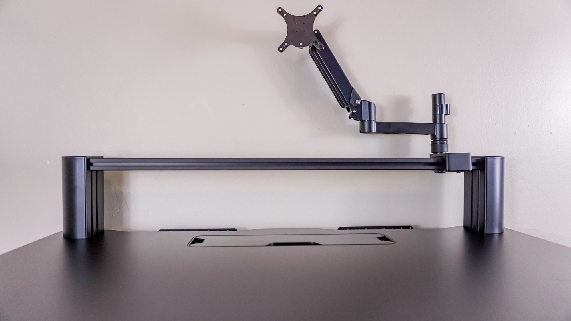 The Corsair Platform 4 T-channel rail with the supplied single monitor arm attached. Image: Anthony Spadafora / Future.