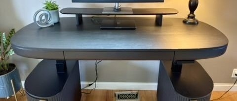 Do Not Confuse Decorative Simplicity With Hidden Cable Storage