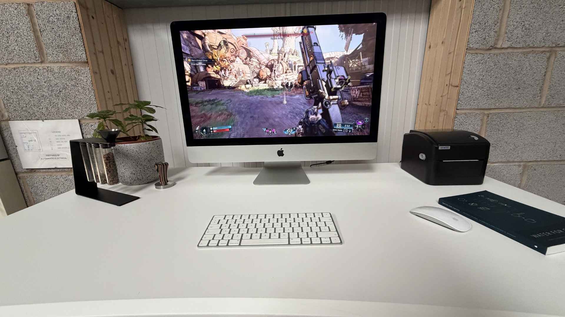 The AndaSeat Xtreme desktop with an iMac, keyboard and mouse arranged across its curved front work area. Image: Future.