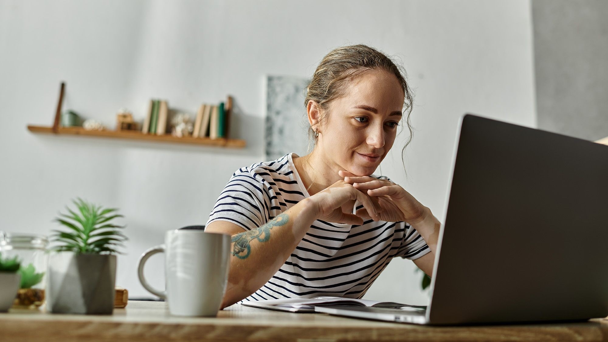 Give the Home-Office Desk a Small, Defined Working Zone
