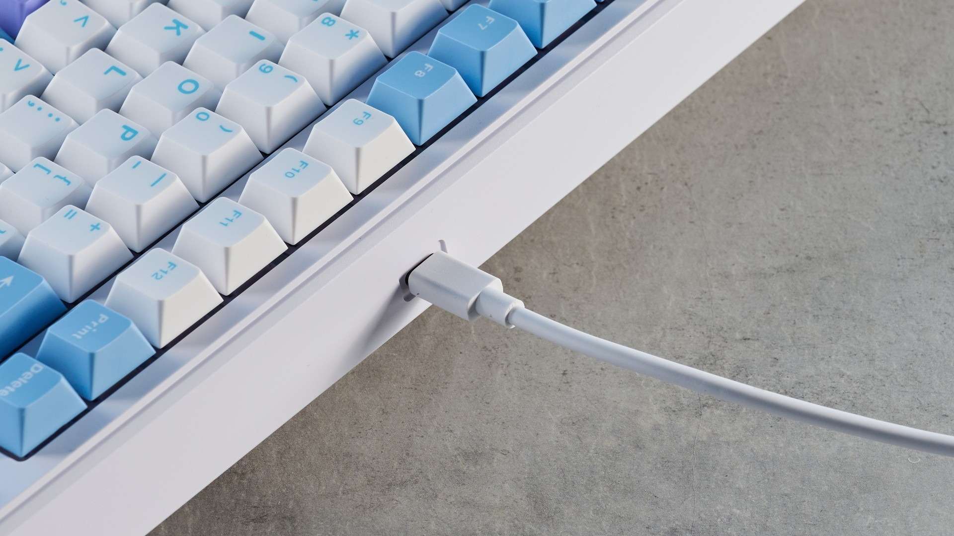 A close view of the Cypher96 rear USB-C connection and cable. Image: Nikita Achanta / Future.