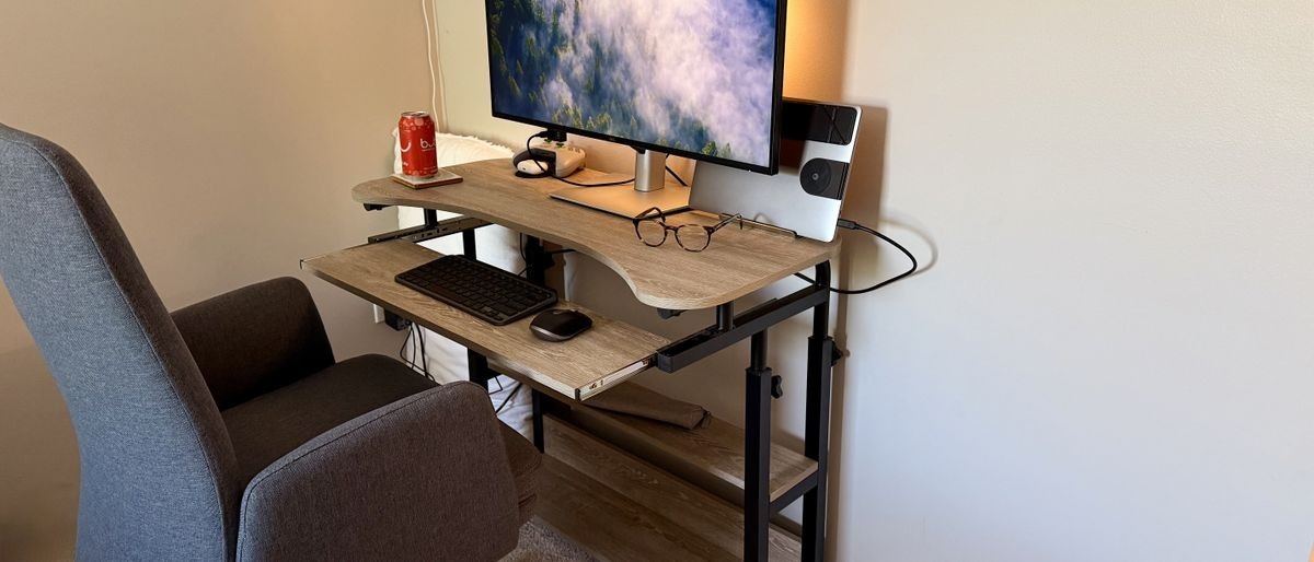 A Rolling Desk for a Small Secondary Workspace