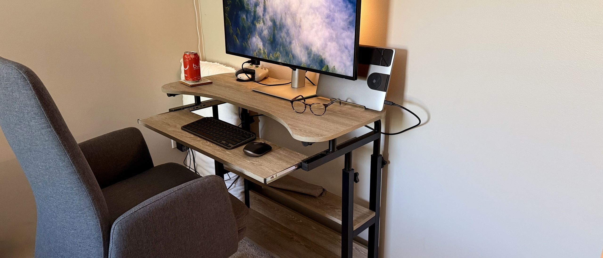 A Rolling Desk for a Small Secondary Workspace