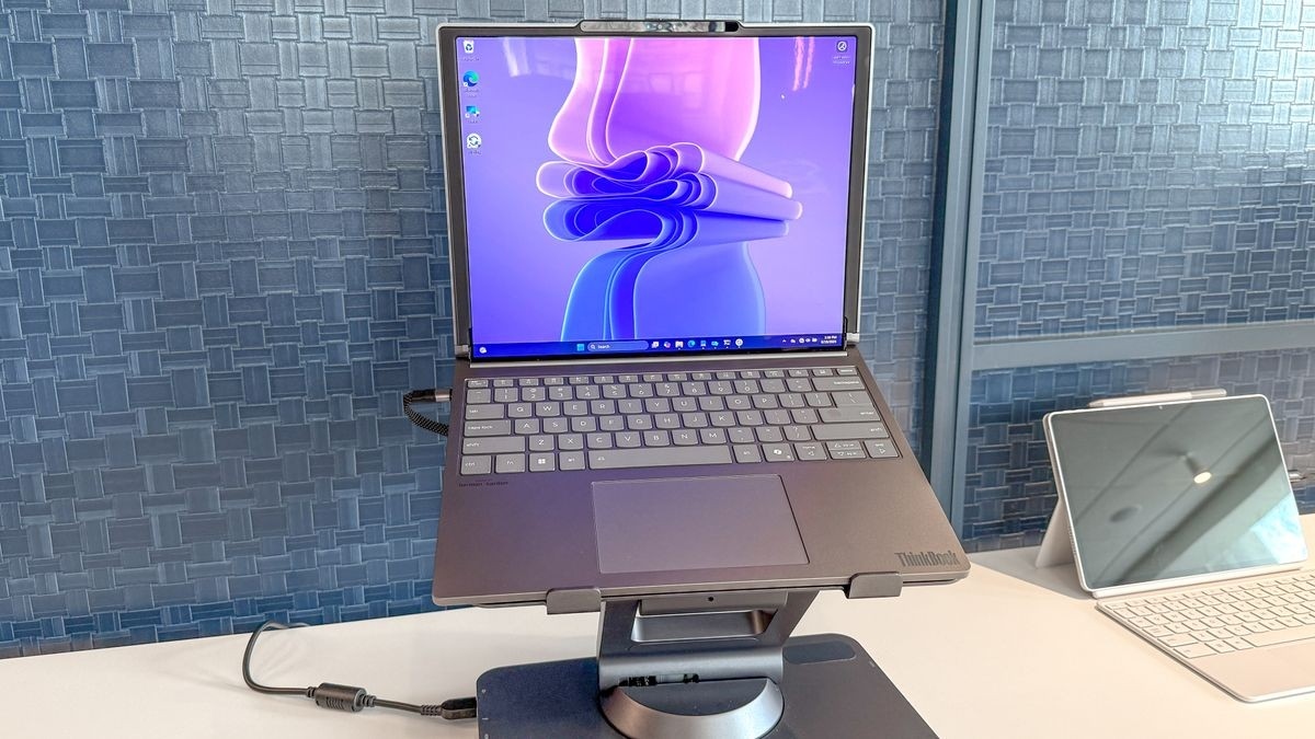 Lenovo's Moving Laptop Stand Remains a Concept