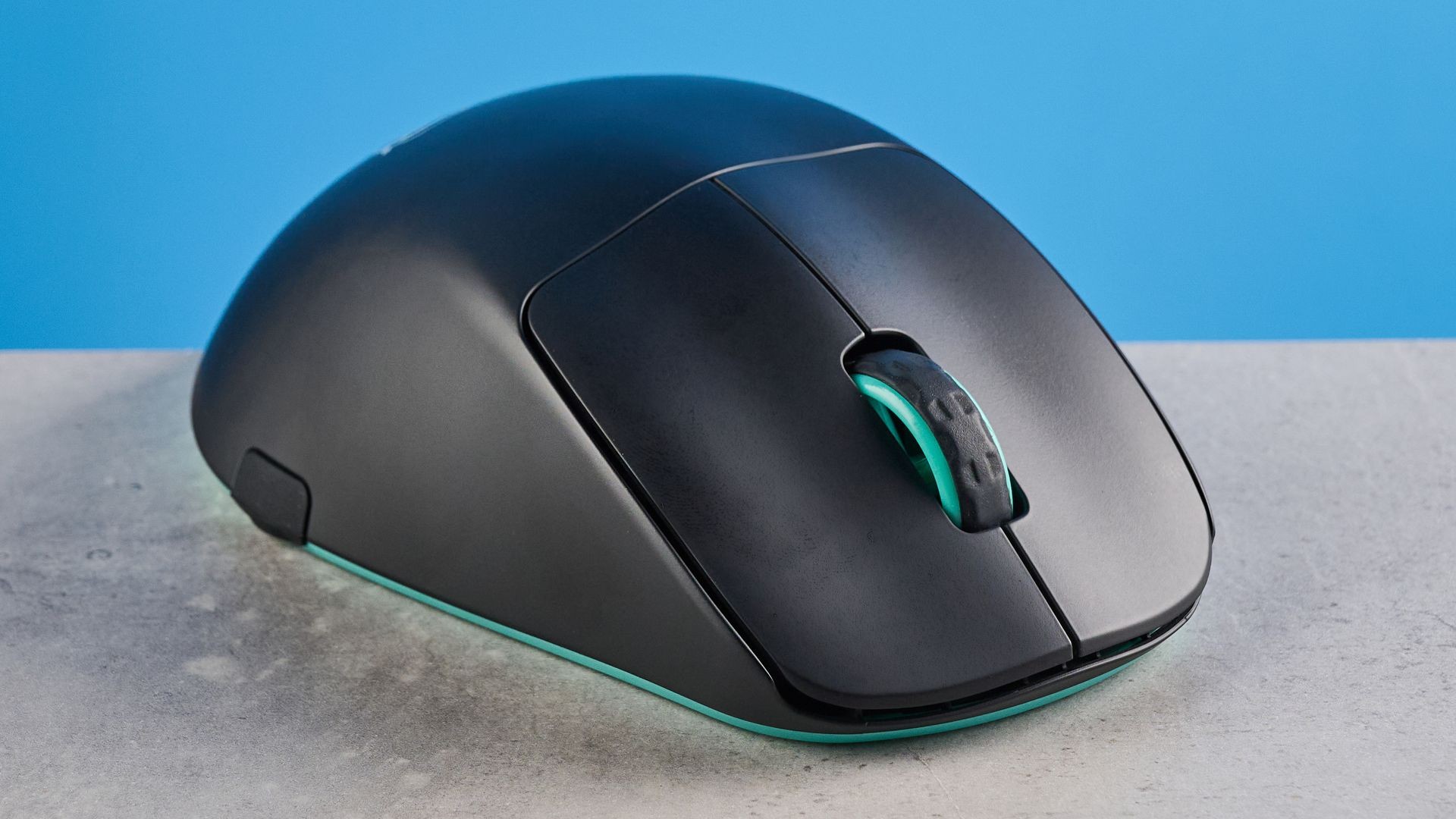 Cherry XTRFY M64's Charging Port Affects Wired Placement
