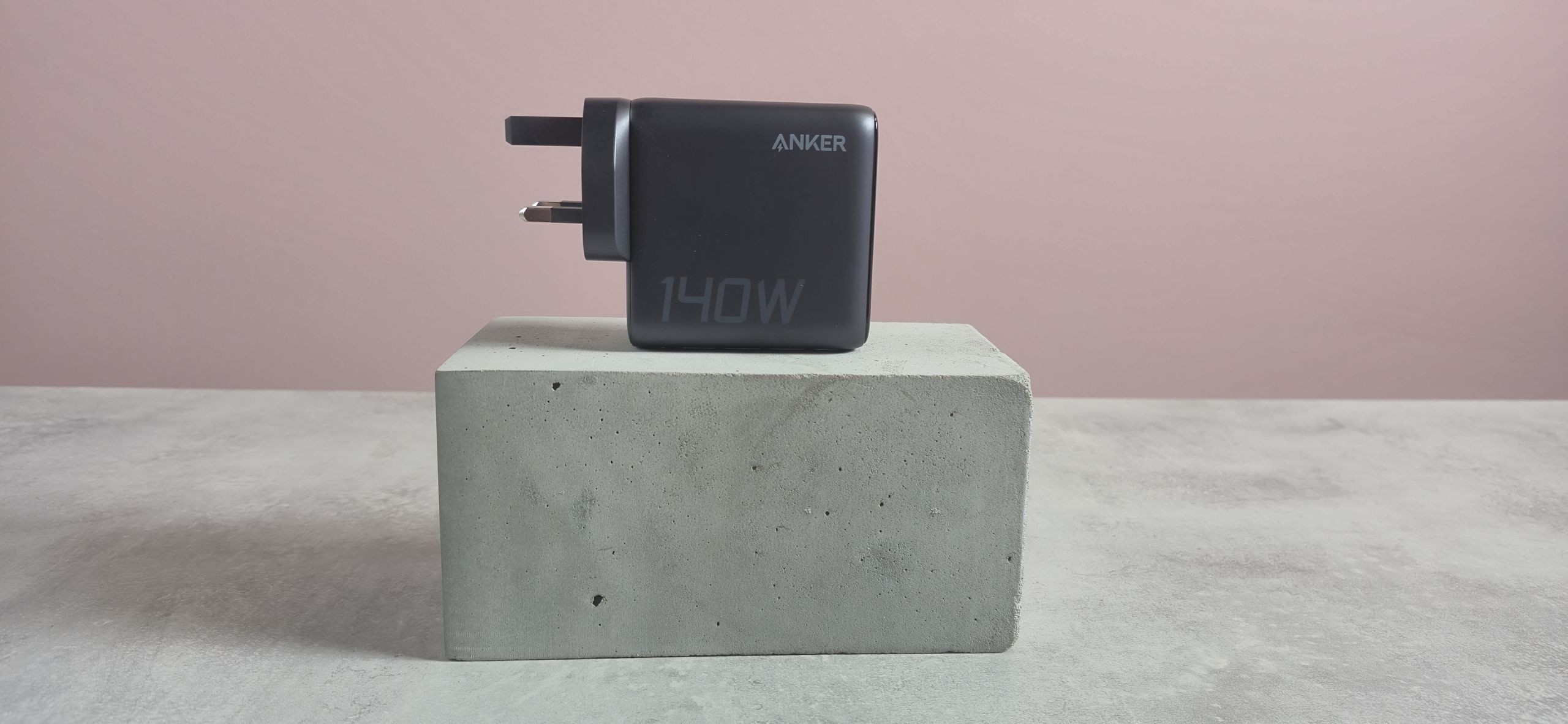 Anker's Display Charger Helps Monitor a Multiport Charging Point