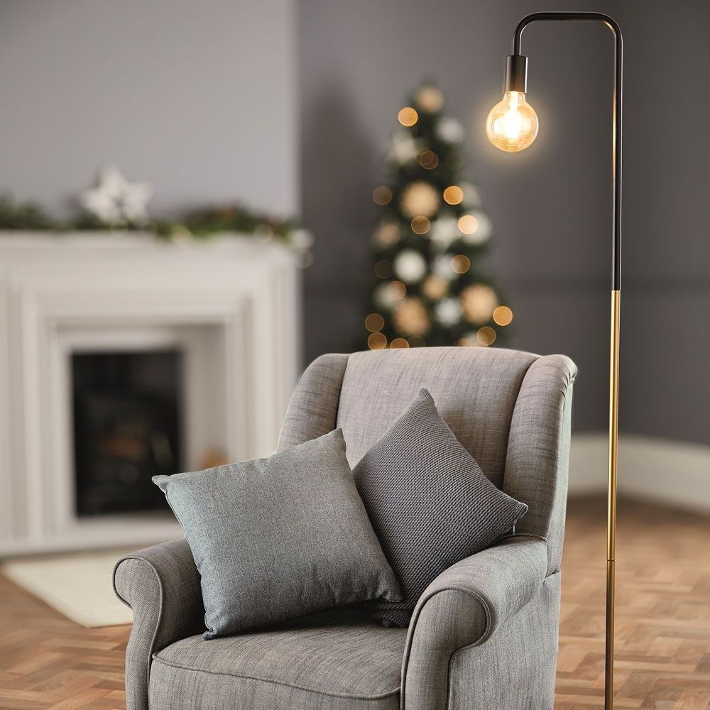 A Vintage-Style Lamp as an Office Accent