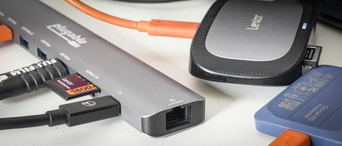 Plugable's Fixed Hub Cable Sets the Distance from the Laptop