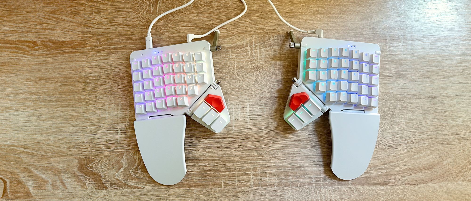 ZSA Moonlander Lets the Keyboard Halves Follow the Workspace