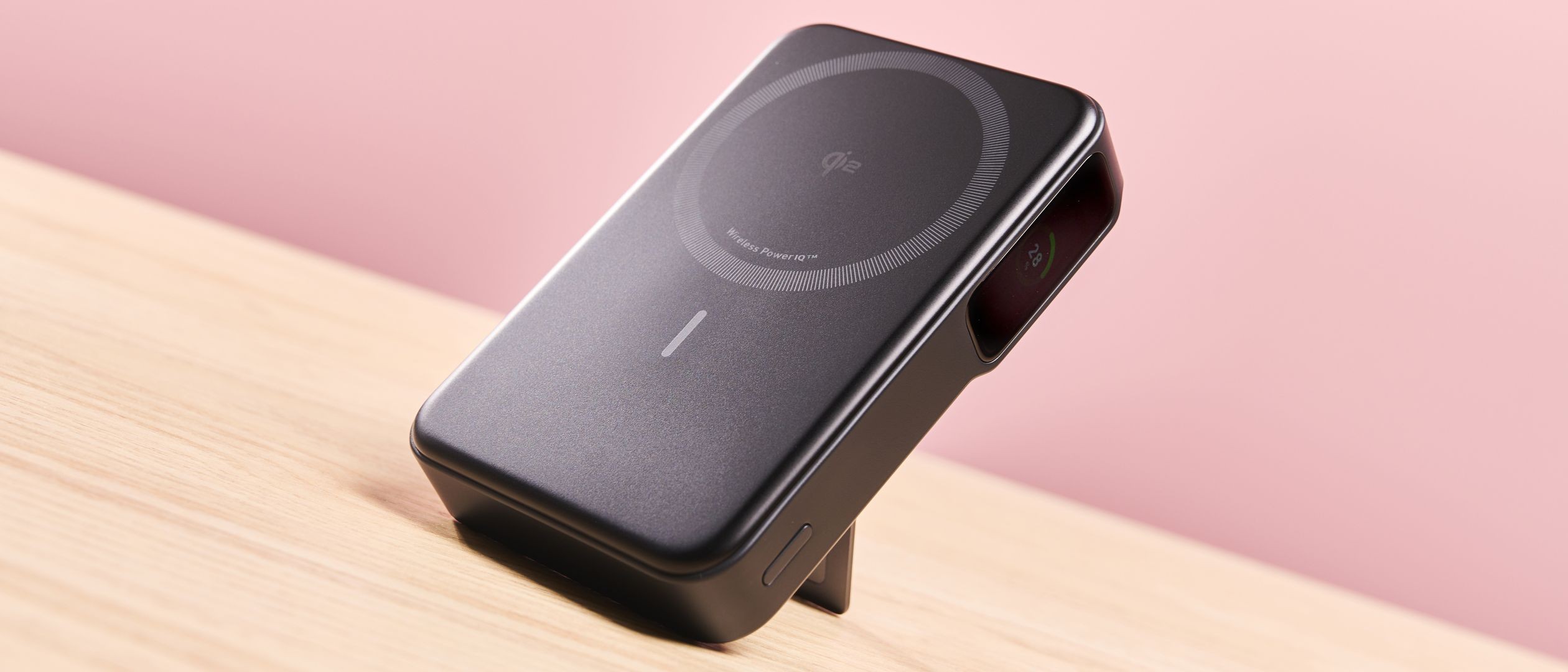 Anker MagGo 10K Keeps the Phone Upright Without a Live Wall Lead