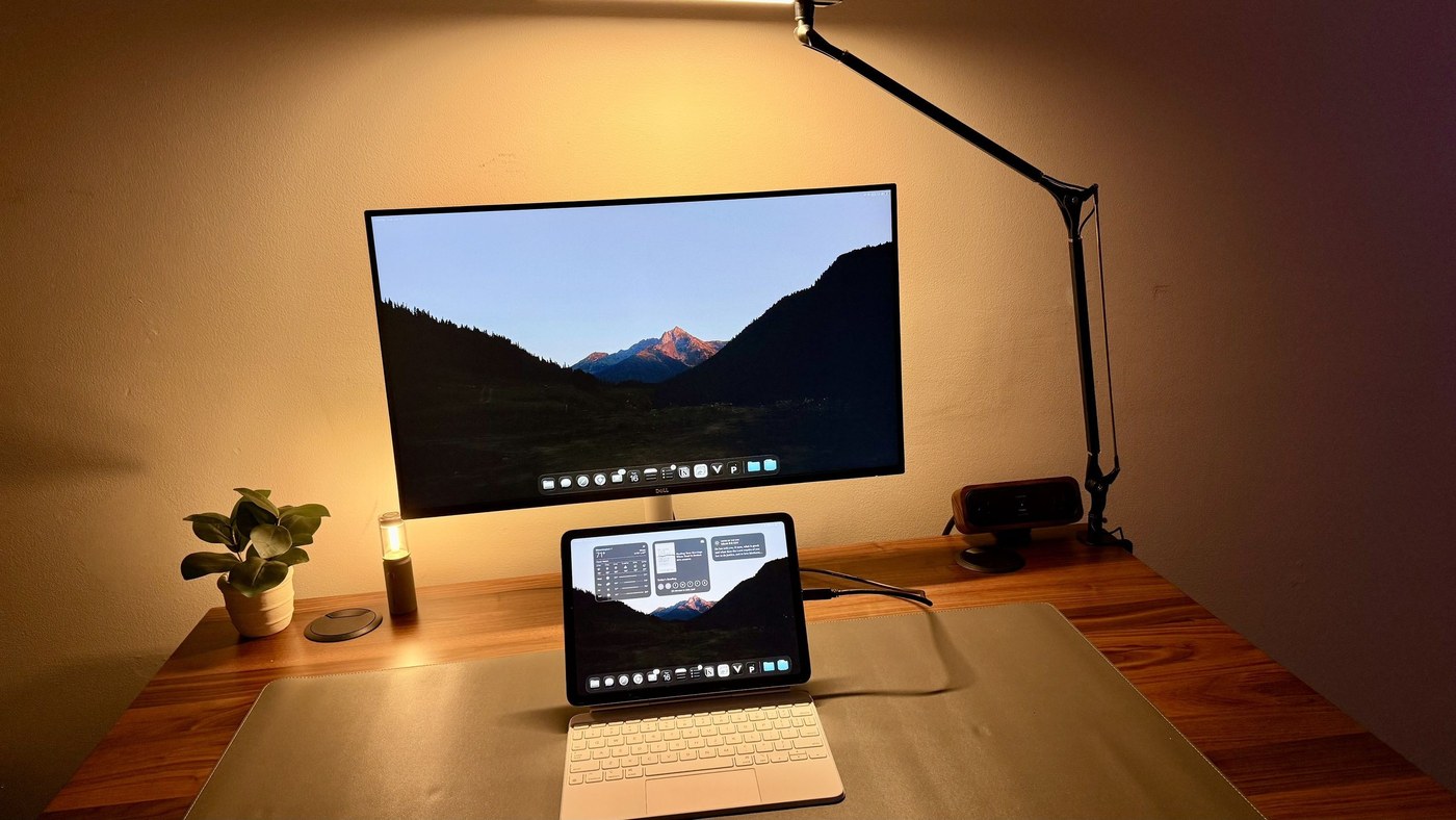 Dell S2725DC Simplifies Docking but Needs a Suitable Arm Adjustment